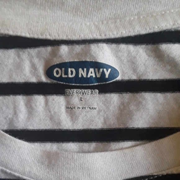Old Navy Striped Black and White Womens T shirt Good condition Size Large - Picture 5 of 5